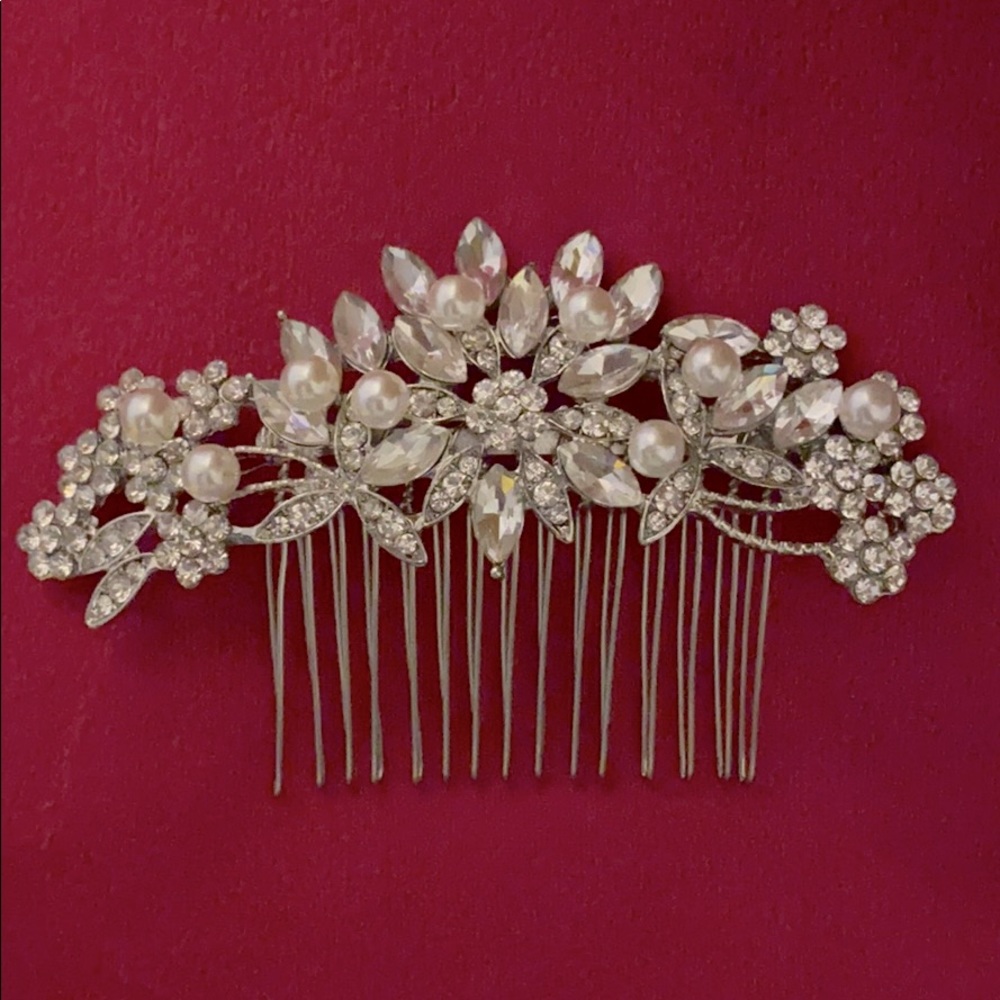 Crystal and pearl wedding hair comb